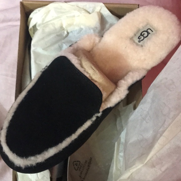 UGG Shoes - Ugg Lane Slippers size 6 new in box